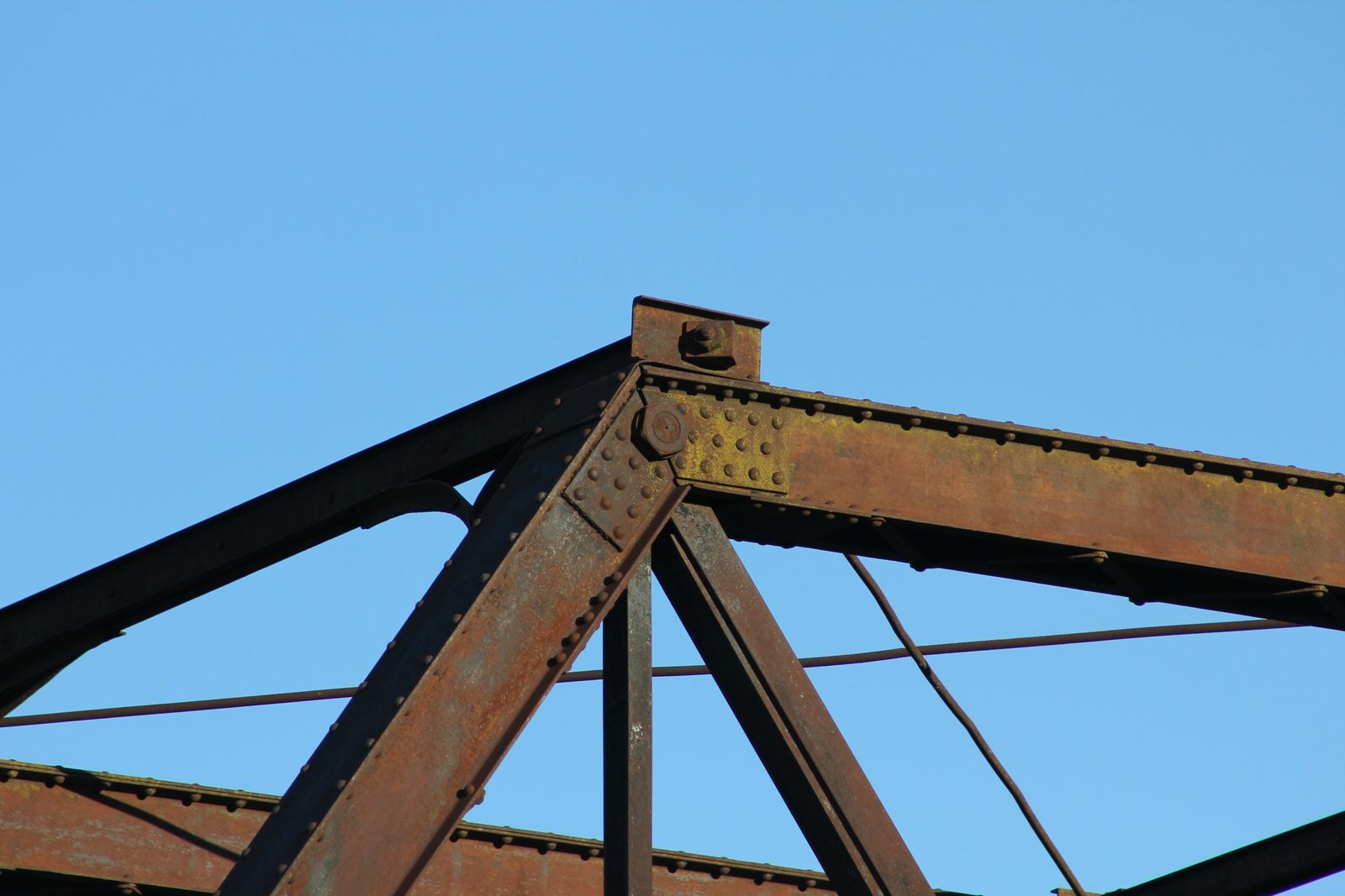 Upper angle connection